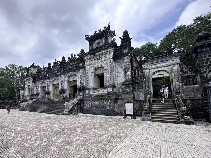 Introduction to Hue, Vietnam: The Imperial City of Culture and Charm Historical value of Khai Dinh Tomb, reflecting the blend of Eastern and Western architectural styles and the legacy of King Khai Dinh.