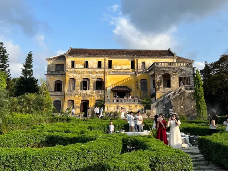 Explore An Dinh Palace in Hue – A Stunning Legacy of Royal Architecture Best time to visit An Dinh Palace Hue with ideal weather conditions