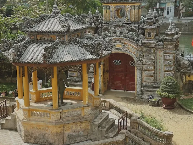 Explore An Dinh Palace in Hue – A Stunning Legacy of Royal Architecture Trung Lap Pavilion at An Dinh Palace, featuring an octagonal roof and the bronze statue of King Khai Dinh