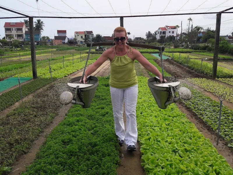 Explore Tra Que Vegetable Village in Hoi An: A Travel Guide to Vietnam’s Organic Farming Experience Beautiful vegetable gardens, farmers with coconut ladles, and traditional conical hats in Tra Que Village, Hoi An, Vietnam